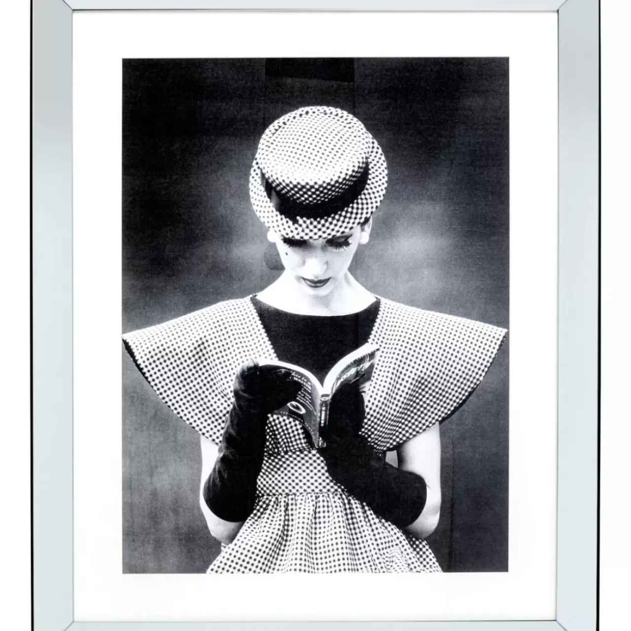 Bilder-KARE Design Gerahmtes Bild Reading Beauty 85X105Cm