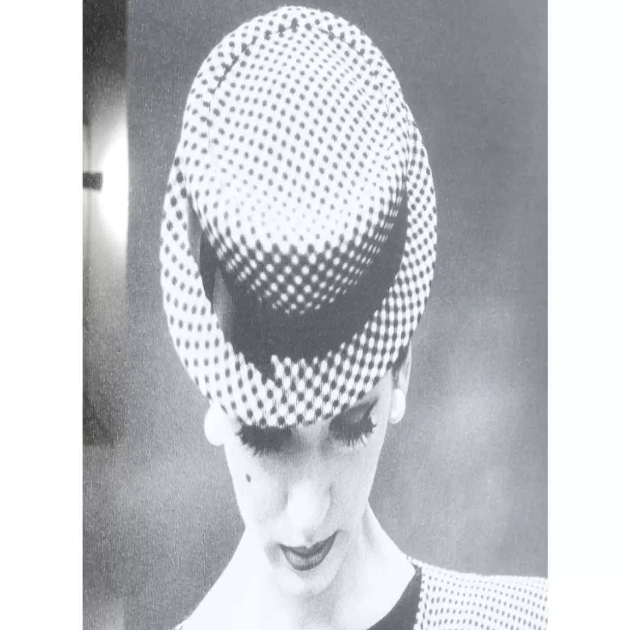Bilder-KARE Design Gerahmtes Bild Reading Beauty 85X105Cm